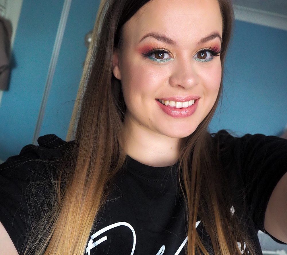 Tropical eyeshadow image