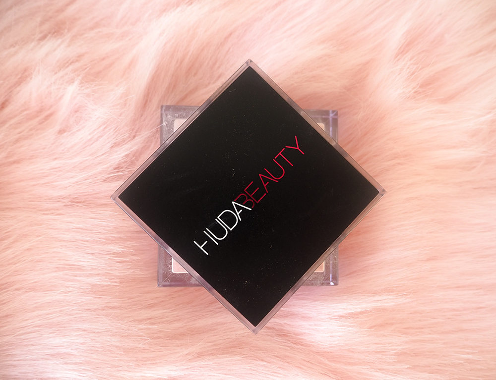 Huda Beauty Easy Bake Loose Baking & Setting Powder image