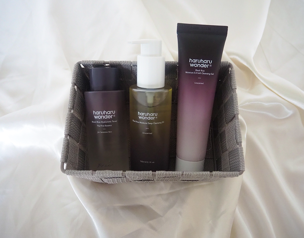 Haruharu Wonder Black Rice skincare products image
