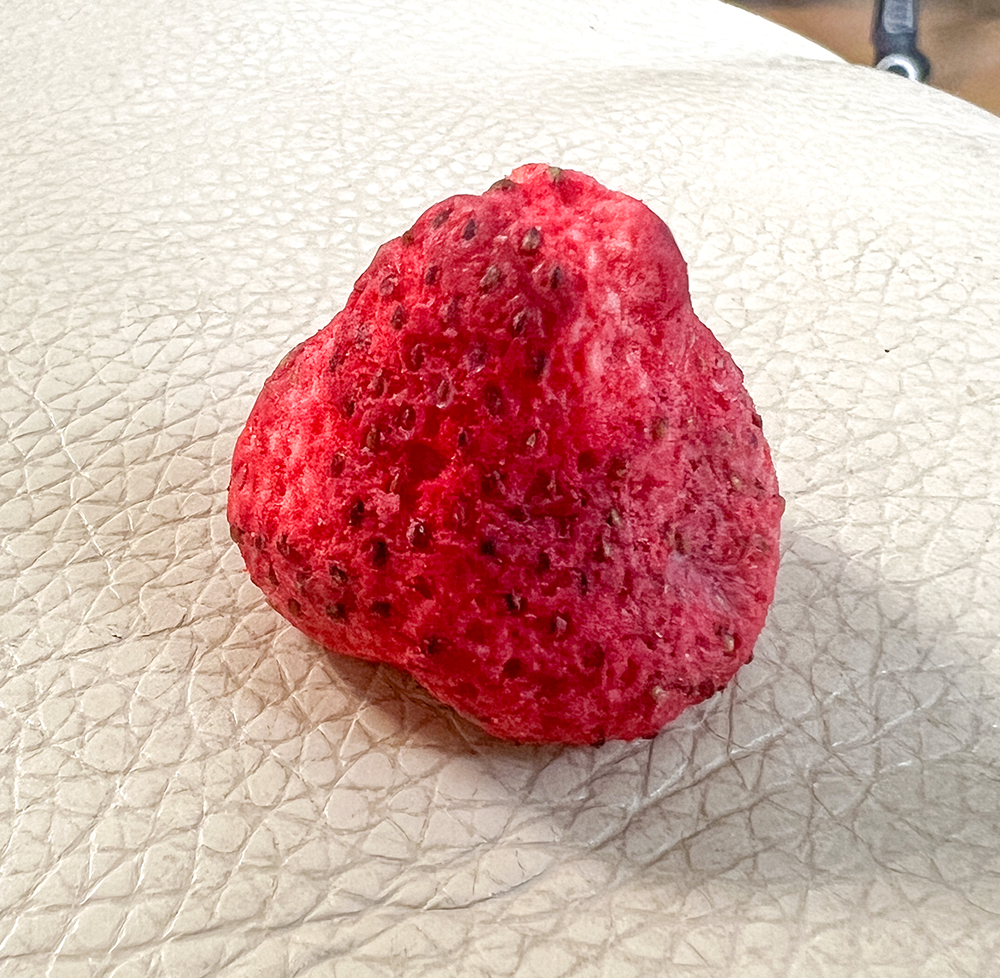 Sakuraco white chocolate fruit: strawberry image