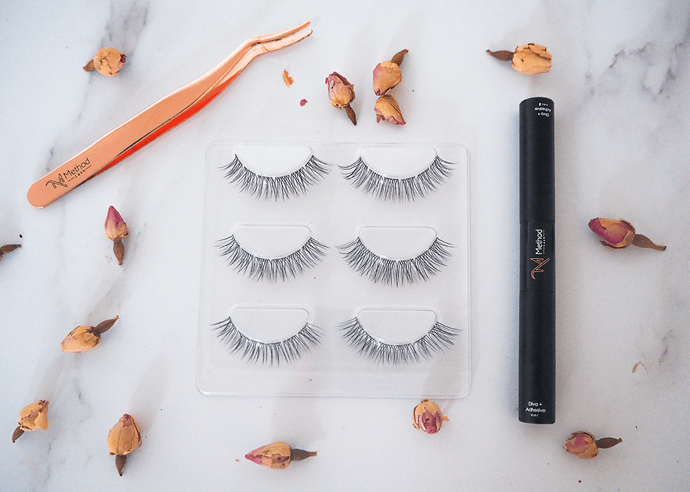Natural-looking false eyelashes image