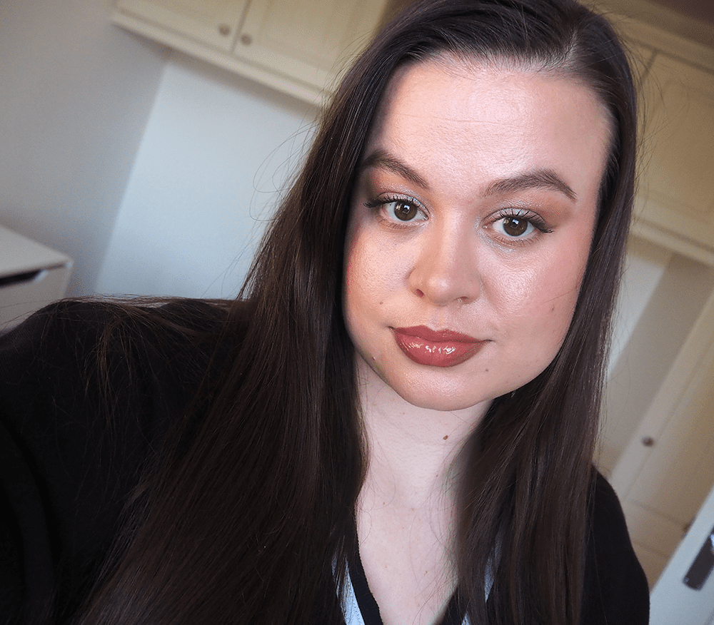 R.E.M. Beauty Midnight Shadows Lustrous Liquid Eyeshadow Fembot image