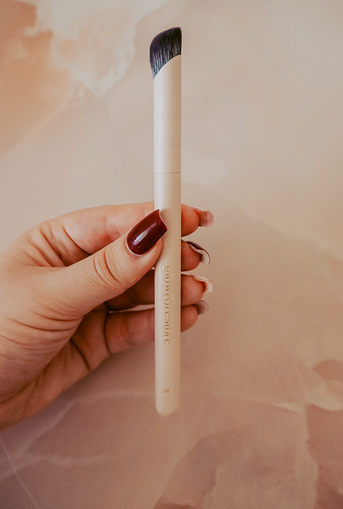 Glow & Restore GR13 Curved Concealer Brush image